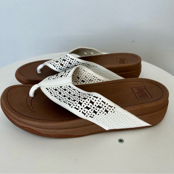 Fitflop Surfa White Floral Lattice Leather Flip Flop Sandals Size 8 NWT - Picture 3 of 7